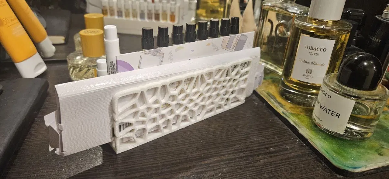 Giá đỡ cho các mẫu nước hoa mini du lịch - Image 3