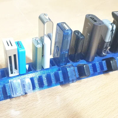 Giá đỡ USB với chỗ để nắp cho 21 USB stick
