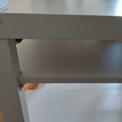 Giá treo cho bàn IKEA LACK bằng chân rỗng