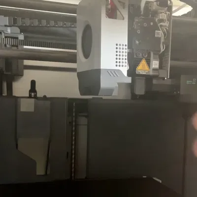 Giá đỡ cố định nắp trong quá trình thay thế HotEnd X1C