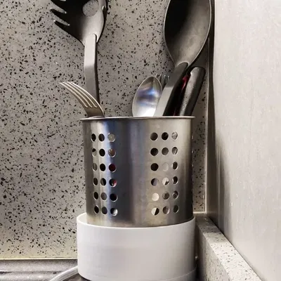 Giá đỡ cho dụng cụ rửa chén với hệ thống thoát nước