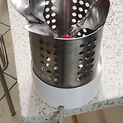 Giá đỡ cho dụng cụ rửa chén với hệ thống thoát nước