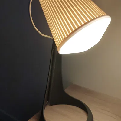 Vỏ đèn bàn IKEA SVALLET cho không gian phòng ngủ