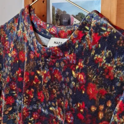 Móc treo quần áo cho kệ Ivar của Ikea