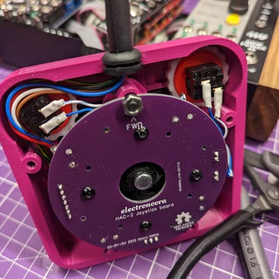 Joysticks DIY HAC-2 lấy cảm hứng từ Suncom TAC-2 và Kempston Pro