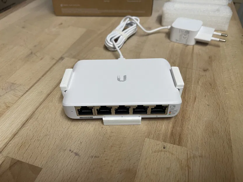 Giá đỡ cho công tắc 5 cổng Ubiquiti USW-Flex-Mini - Image 3