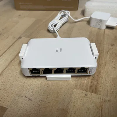 Giá đỡ cho công tắc 5 cổng Ubiquiti USW-Flex-Mini