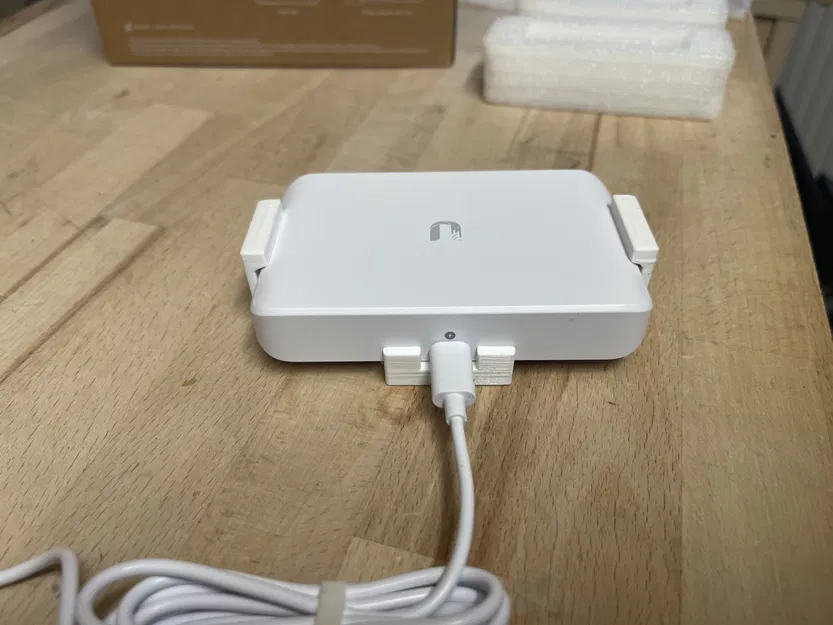 Giá đỡ cho công tắc 5 cổng Ubiquiti USW-Flex-Mini - Image 4