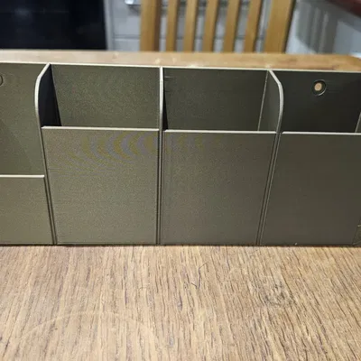 Giá đỡ điều khiển từ xa treo tường 4 ngăn