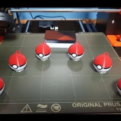 Móc khóa Pokeball nhiều màu sắc cho người hâm mộ Pokémon