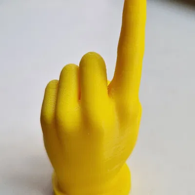 Bộ tay với các ngón tay giơ lên và chào Vulcan