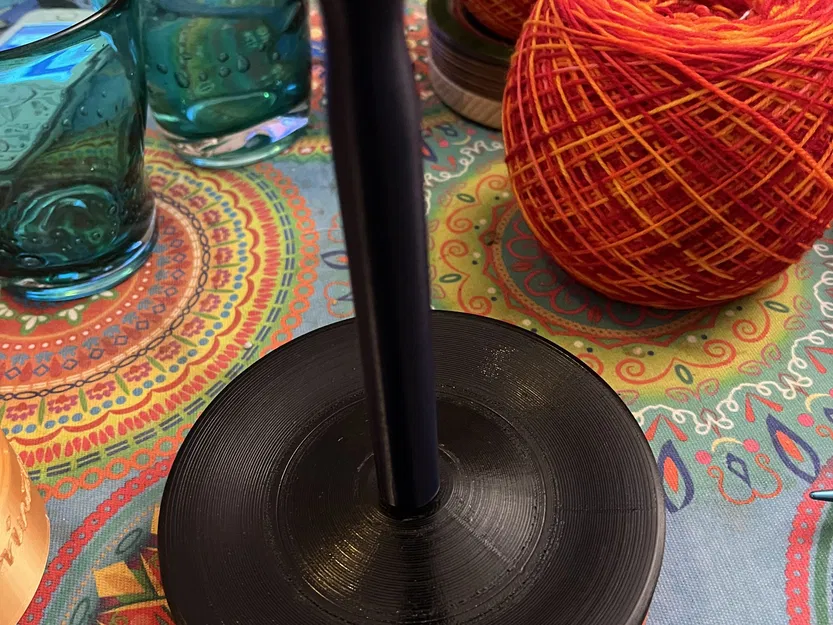 Giá đỡ cuộn len với đế nặng cho việc đan len - Image 1