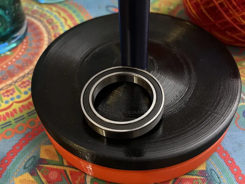 Giá đỡ cuộn len với đế nặng cho việc đan len - Image 2