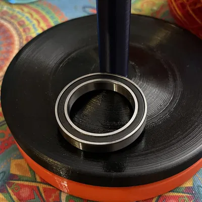 Giá đỡ cuộn len với đế nặng cho việc đan len