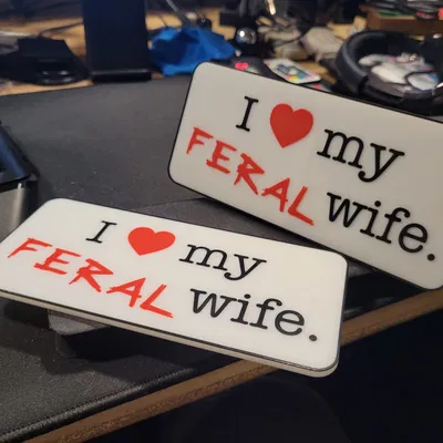 Biển hiệu hài hước "Tôi [Yêu] Vợ Hoang Dã Của Mình