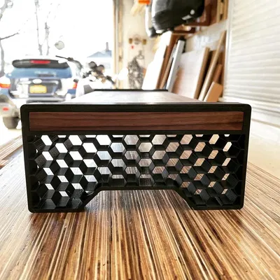 Giá đỡ màn hình với chân gỗ hiện đại