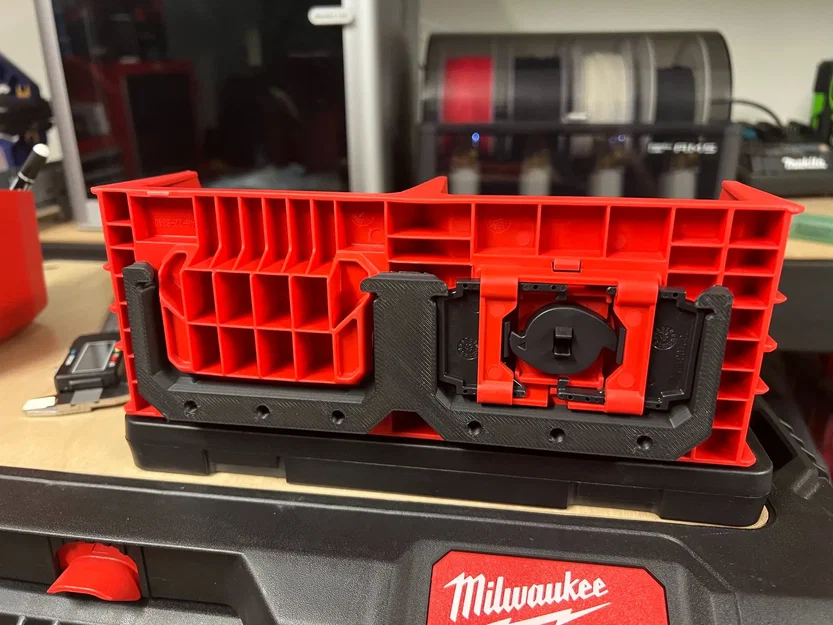 Giá đỡ tường Milwaukee PACKOUT có khóa linh hoạt - Image 1