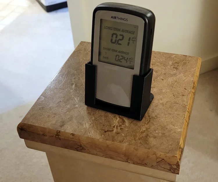 Giá đỡ cho máy đo radon Corentium Airthings - Image 1