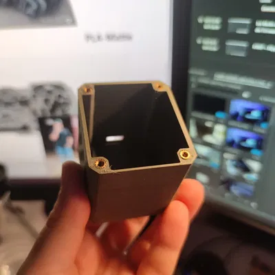 Vỏ ESP32 phong cách quân đội cho nhà máy điện mặt trời ban công