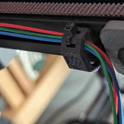 Kẹp cáp Voron 2020 với khe cắm dây buộc