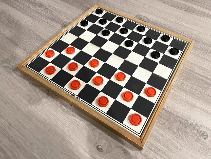 Bộ cờ vua với quân cờ có vương miện - Image 2