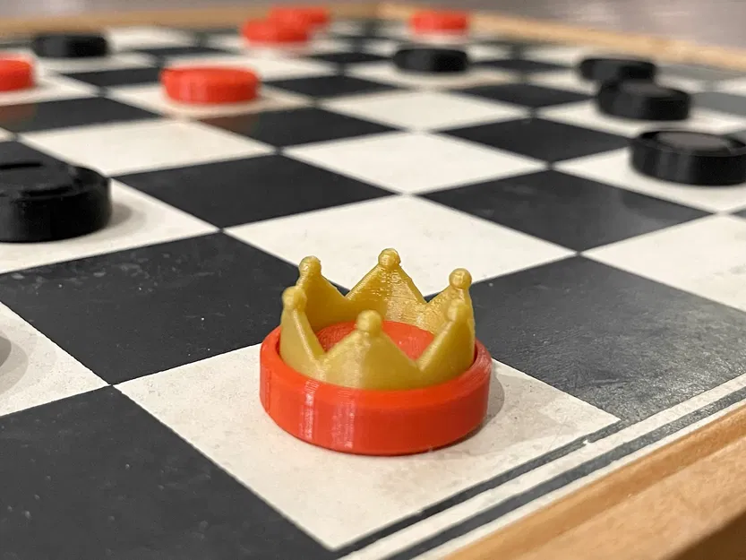 Bộ cờ vua với quân cờ có vương miện - Image 4