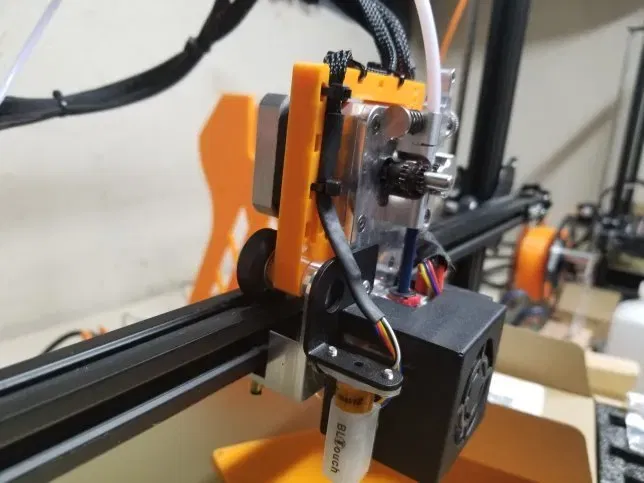 Giá đỡ cáp cho bộ truyền động trực tiếp Micro Swiss - Image 1