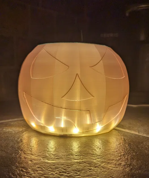 Bí ngô lớn phong cách low-poly cho trang trí Halloween - Image 2