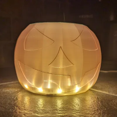 Bí ngô lớn phong cách low-poly cho trang trí Halloween