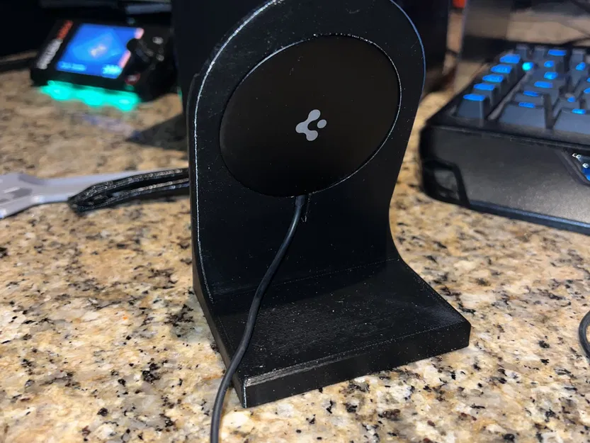 Giá đỡ sạc không dây Spigen Arcfield cho điện thoại - Image 2