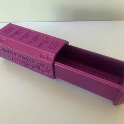 Hộp chứa các mảnh trò chơi Clone Wars Risk với logo Cộng hòa