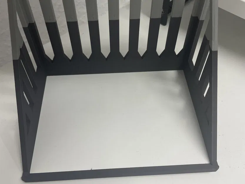 Giá đỡ Macbook Pro bên cạnh kệ bàn làm việc IKEA - Image 1