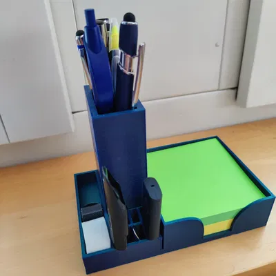 Giá đỡ bút và USB tiện lợi cho bàn làm việc