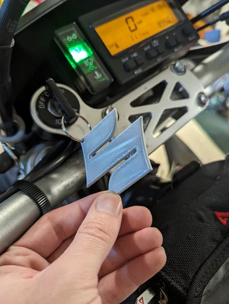 Móc chìa khóa hình chữ S của Suzuki với lỗ gắn nhẫn - Image 1