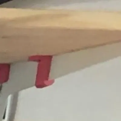 Giá đỡ cho kệ với thiết kế linh hoạt