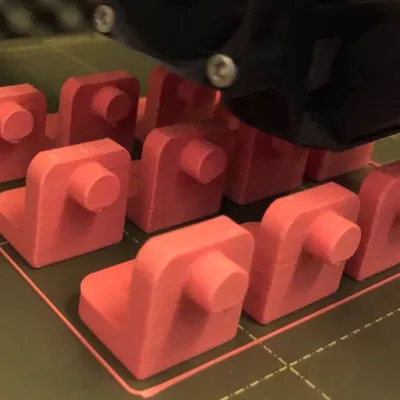 Giá đỡ cho kệ với thiết kế linh hoạt