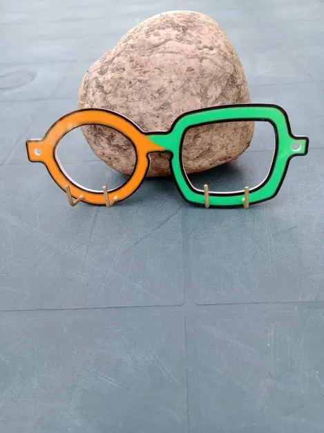 Móc khóa hình kính mắt thời trang - Image 1