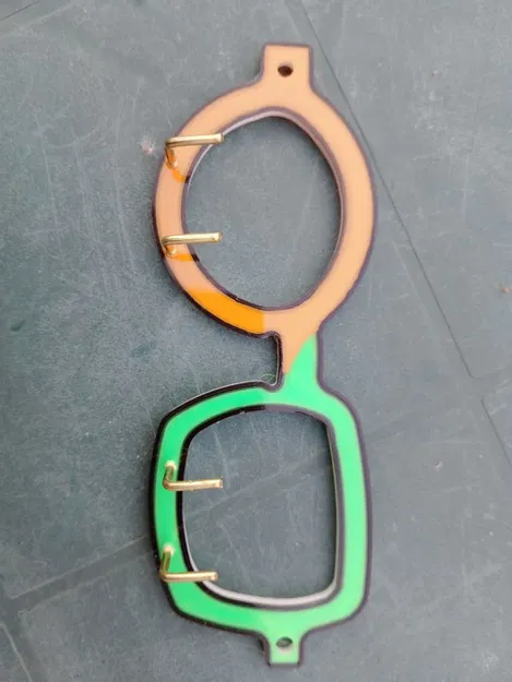 Móc khóa hình kính mắt thời trang - Image 4