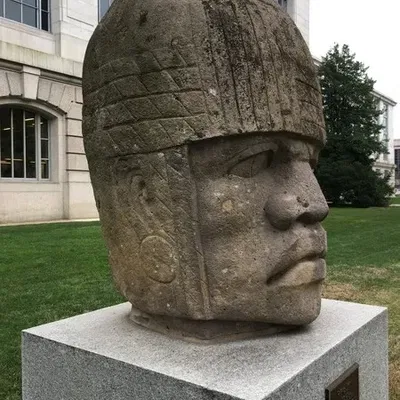 Biểu tượng đầu Olmec khổng lồ tại Smithsonian