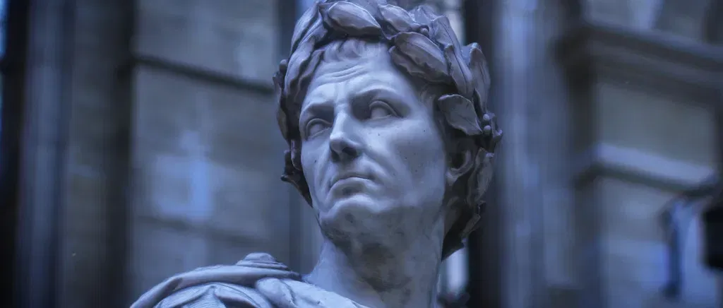 Tượng bán thân Julius Caesar từ Louvre - Image 2