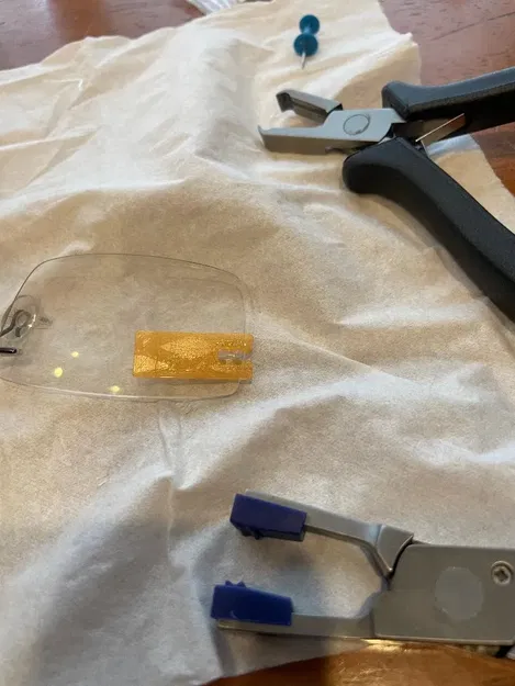 Công cụ điều chỉnh ống kính kính không viền - Image 1