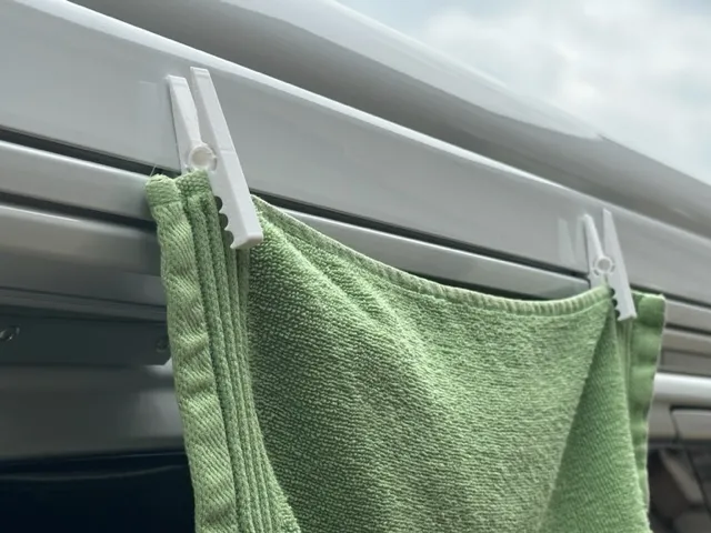 Kẹp treo cho bạt che nắng trên xe camper/caravan - Image 1