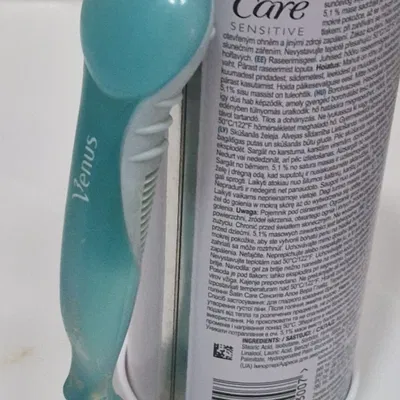 Giá đỡ gel cạo râu Gillette Venus với đáy tổ ong