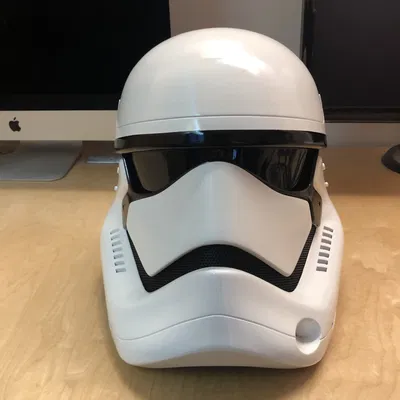 Mũ bảo hiểm Stormtrooper Đầu tiên trong TFA từ Star Wars