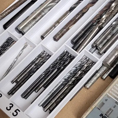 Giá đỡ khoan Gridfinity cho xưởng làm việc