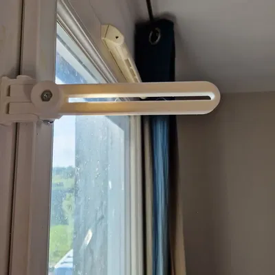 Khối điều chỉnh cửa sổ giữ cửa mở một chút