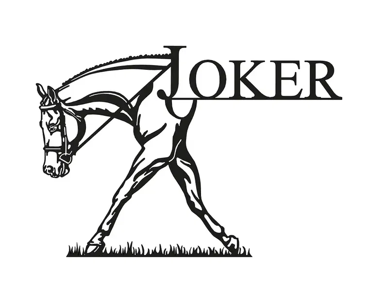 Ngựa Joker đi trên cỏ với biển tên nghệ thuật - Image 1