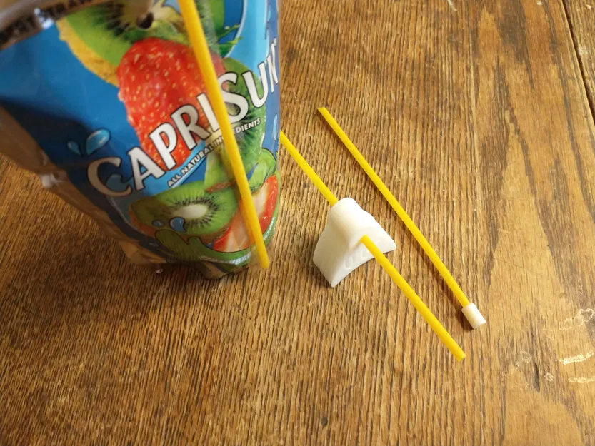 Ống hút cam đi kèm túi đơn CapriSun - Image 1