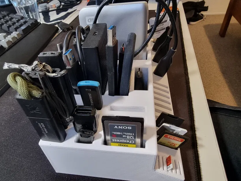 Giá đỡ lưu trữ ổ cứng và thẻ nhớ trên bàn làm việc - Image 4