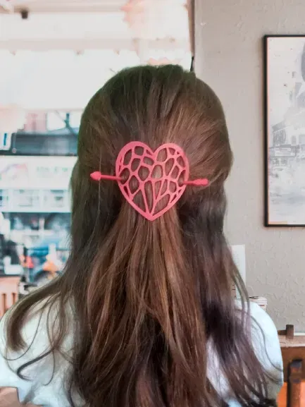 Nẹp tóc trái tim Voronoi cho ngày Valentine - Image 1